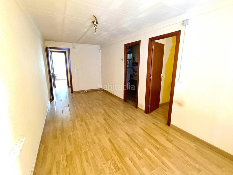 Foto 76e4e2f3-a316-4903-958c-51dadc7a1500. Piso  con gran potencial en el centro ! en Riu Sud Santa Coloma de Gramenet