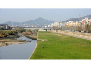 Pis  Sant joaquim. Piso con gran potencial en el centro de santa coloma de gramenet