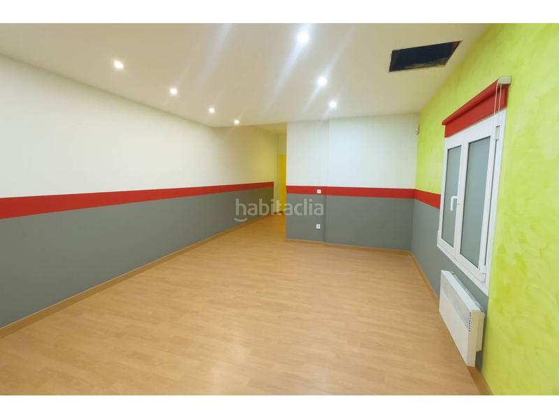 Foto 6bac7468-3c49-4059-92d3-33435dac234a. Business premise in Centre Santa Coloma de Gramenet