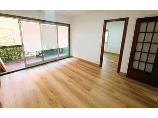 Pis  Jacinto verdaguer. Luminoso piso exterior con balcón