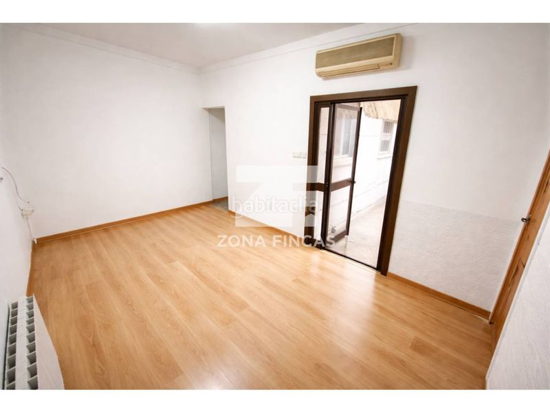 Foto 1e3e59f6-915a-414a-b14f-e52df8d3bc70. Casa con riscaldamento in Riu Nord Santa Coloma de Gramenet