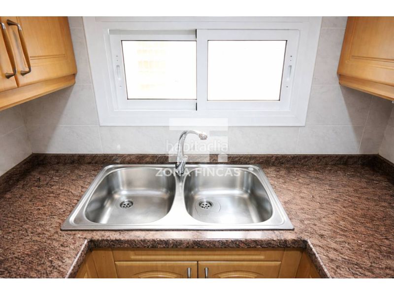 Foto 5e27af9d-d544-48c2-98f7-b8d80ee51699. Casa con riscaldamento in Riu Nord Santa Coloma de Gramenet