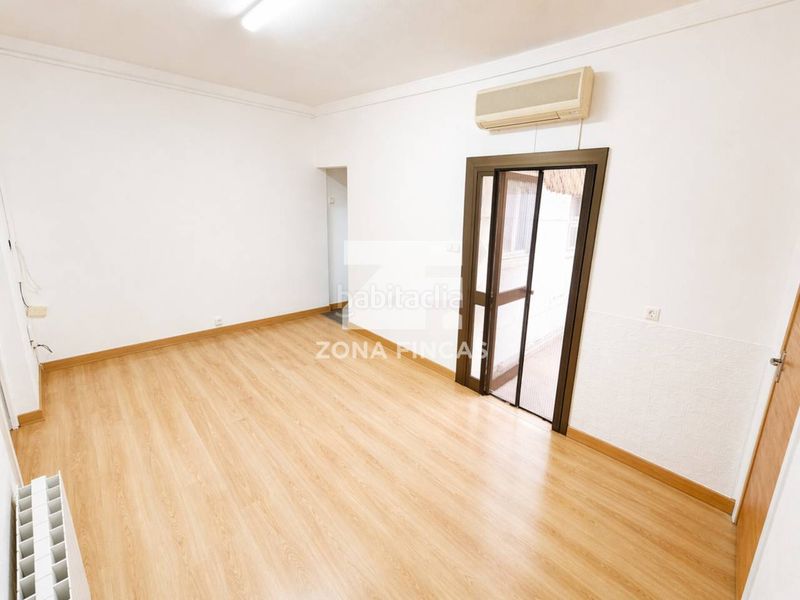 Foto ab3a2ede-673d-4557-a456-e02dd395212a. Casa con riscaldamento in Riu Nord Santa Coloma de Gramenet