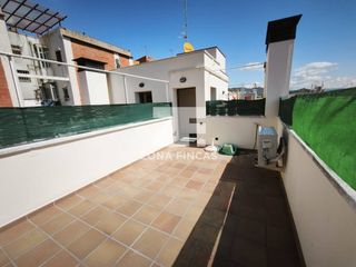Pis  Calle milán. Piso en barrio latino con terraza