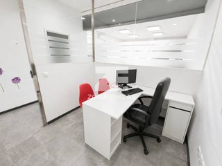 Miete Büro in Calle mare de déu de montserrat 24. Oficina en alquiler