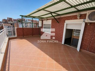 Etagenwohnung in Calle julia romera yañez 32. Piso muy luminoso, amplitud y una espectacular terraza para disf