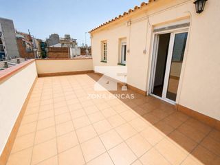 Pis a Calle sant josep 40. �tico con espectacular terraza en el coraz�n de santa coloma de