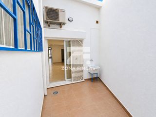Pis a Calle zaragoza 40. Exclusiva vivienda reformada con terraza, doble acceso y espacio