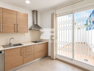 Appartement à Calle zaragoza 40. Exclusiva vivienda reformada con terraza, doble acceso y espacio