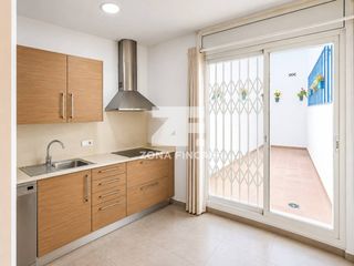 Pis a Calle zaragoza 40. Exclusiva vivienda reformada con terraza, doble acceso y espacio