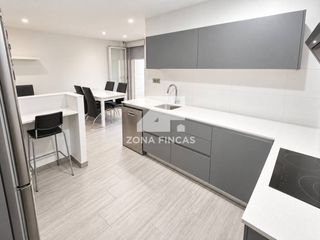 Flat in Calle perú 59. Preciosa planta baja totalmente reformada con terraza de 20 m