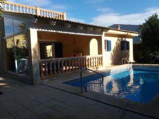 Chalet in Badia Blava-Badia Gran-Tolleric. En exclusiva  chalet independiente con piscina