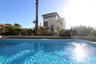 Xalet  Calle alemania. Villa mediterránea en hacienda del álamo – lujo y privacidad