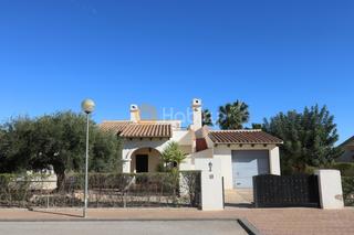 Xalet  Calle alemania. Villa mediterránea de lujo en primera línea de golf