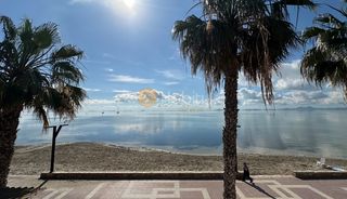 Casa adossada a Calle miramar 23. Primera línea de playa reformada en los alcázares