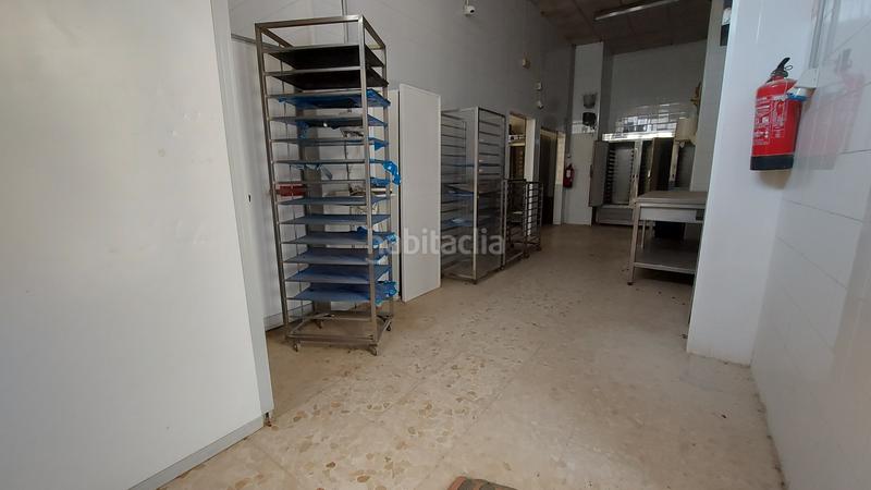 Foto effb69b8-446a-40b9-b3e5-ab5177a0aa35. Lloguer local comercial a Capuchinos - Los Olivos Vélez - Málaga
