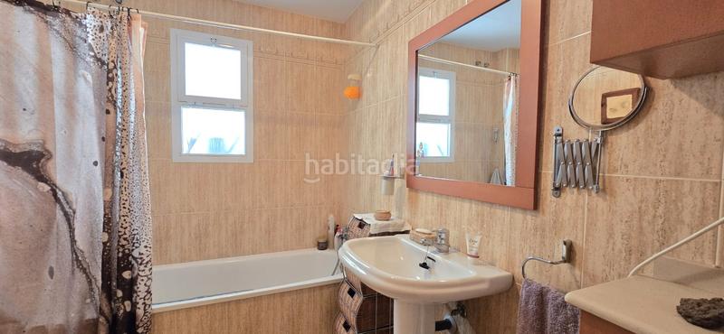 Foto 3f198a3b-45ca-482a-ba10-014cf34334d8. Piso se vende gran piso de 3 dormitorios y 2 baños con garaje incluido (rabitilla). en Torrox