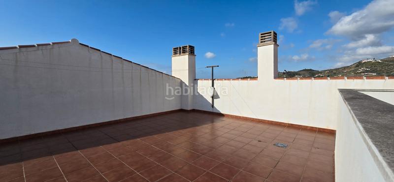 Foto 6ab43111-f879-459b-bed3-530455d840c2. Piso se vende gran piso de 3 dormitorios y 2 baños con garaje incluido (rabitilla). en Torrox