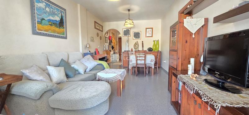 Foto d5282bc0-79da-438e-89c8-aace4edf1d10. Piso se vende gran piso de 3 dormitorios y 2 baños con garaje incluido (rabitilla). en Torrox
