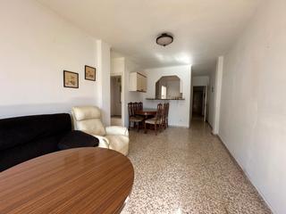 Piso en Camino Viejo de Málaga. Se vende piso de 3 dormitorios en el centro de vélez-málaga.