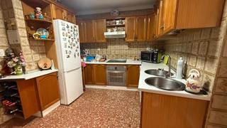 Pis a Camino Viejo de Málaga. Se vende piso de 4 dormitorios y 2 baños, en la calle del rio, v