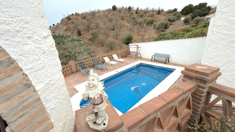 Foto 35400c8f-ac62-47ca-879f-41c0c334d132. Affitto casale con camino piscina in Benamocarra