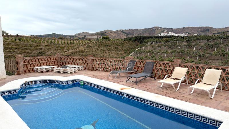 Foto c2676bad-6489-4c65-b1ce-486f6645a35a. Affitto casale con camino piscina in Benamocarra