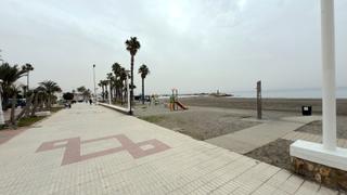 Casa adossada a Caleta de Velez. Espectacular casa adosada en primera línea de playa en caleta de
