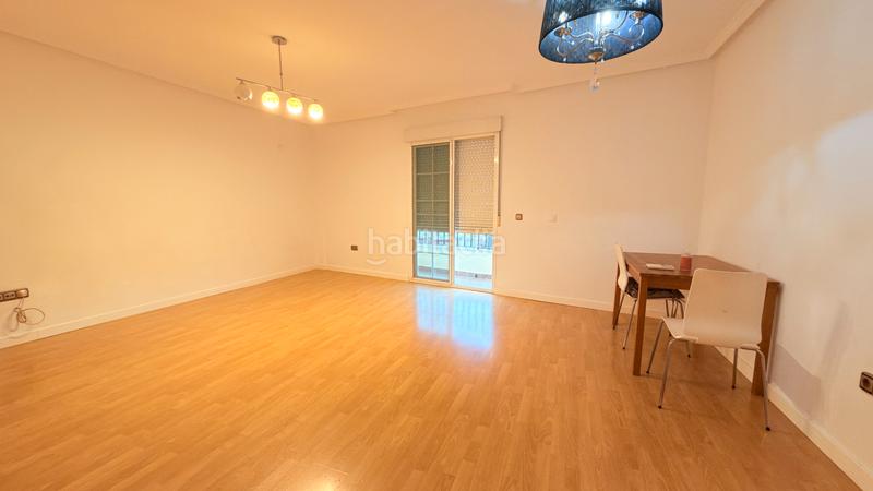 Foto 4d1e8210-1300-4dd2-a54e-bd41a278593d. Alquiler piso se alquila bonito piso para larga temporada en vélez-málaga. en Vélez - Málaga