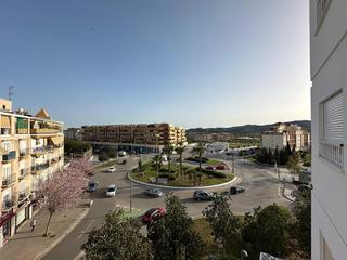 Pis a Camino Viejo de Málaga. Se vende estupendo piso de 3 dormitorios haciendo esquina, en el