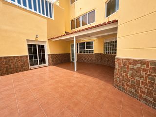 Piso en Camino Viejo de Málaga. Se vende estupendo piso en la zona nueva de vélez-málaga.