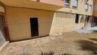 Geschäftsraum in Hispanidad - Vivar Téllez. Se vende local en bruto de 100 m2. en la avenida vivar tellez en