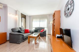 Pis  Carrer del gironès. 3 dormitorios, 2 baños - parking y trastero.