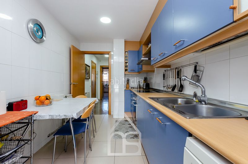 Foto 9109f7fb-eb93-4223-8ab9-9733dbd284a1. Pis amb calefacció aparcament a Almeda - El Corte Inglés Cornellà de Llobregat