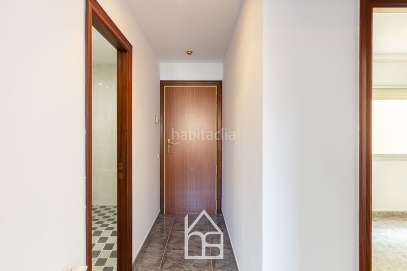 Foto 001cb83c-92f7-4595-899b-12ebc73ac9f6. Casa adossada amb calefacció aparcament a Centre Cornellà de Llobregat