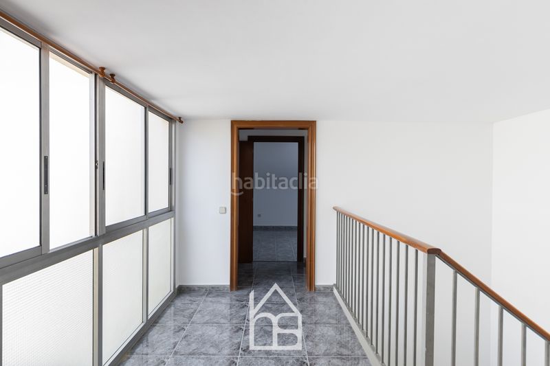 Foto 0d233880-0190-405d-a4b5-a640484c5428. Casa adossada amb calefacció aparcament a Centre Cornellà de Llobregat