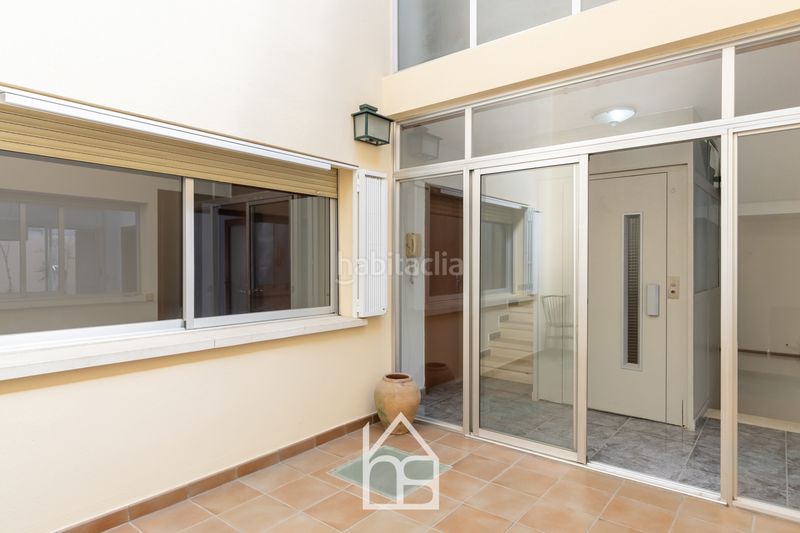Foto 51bf851c-df10-4d71-a18d-7b7ec58e03eb. Casa adossada amb calefacció aparcament a Centre Cornellà de Llobregat