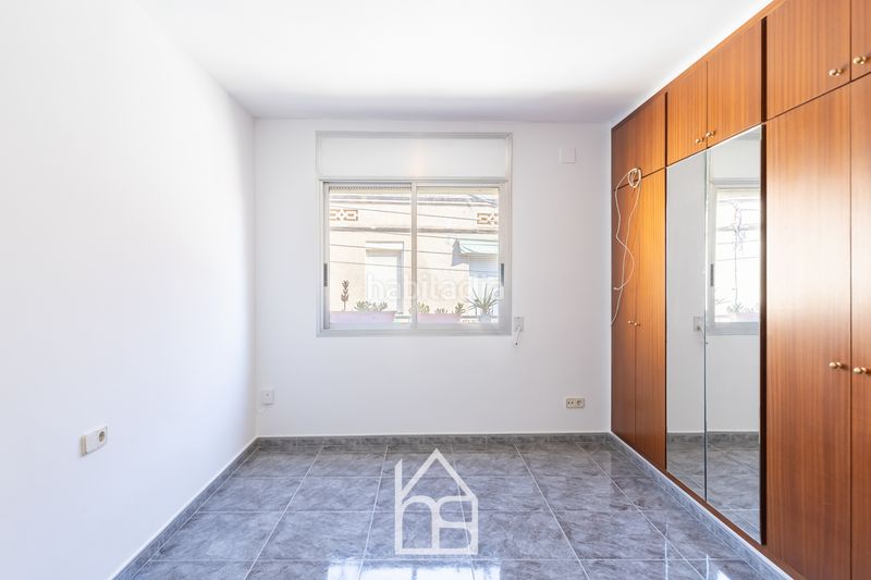 Foto 5bdf1735-98a9-4f7a-82d7-72e9576744d2. Casa adossada amb calefacció aparcament a Centre Cornellà de Llobregat