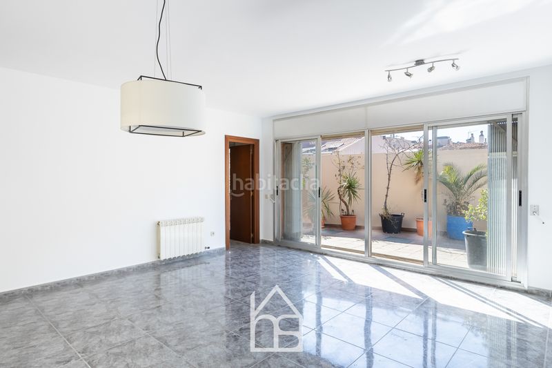 Foto 75b7ea7e-ee1c-4b7f-b68d-662929a2ead6. Casa adossada amb calefacció aparcament a Centre Cornellà de Llobregat