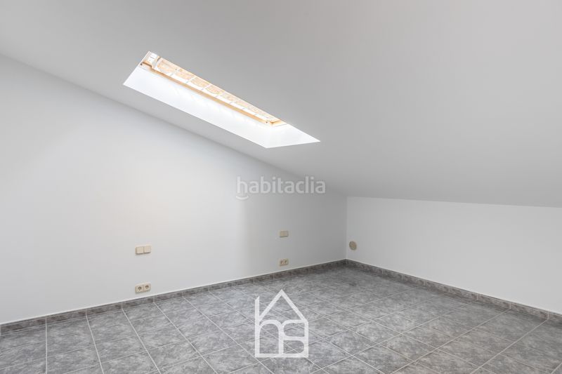 Foto 76d8628e-732b-4615-9ef9-e41604d016af. Casa adossada amb calefacció aparcament a Centre Cornellà de Llobregat