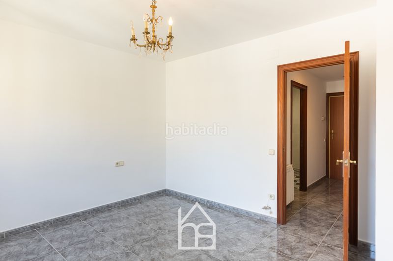 Foto 8956fb31-4e9b-47ac-abb7-fc807ce3aa1a. Casa adossada amb calefacció aparcament a Centre Cornellà de Llobregat