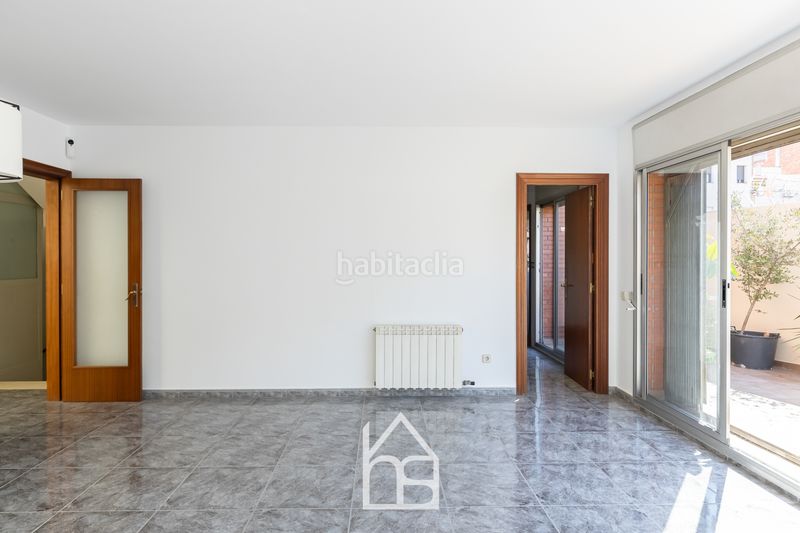 Foto c865dbae-14ef-4f16-9d3a-ebdb380c049b. Casa adossada amb calefacció aparcament a Centre Cornellà de Llobregat