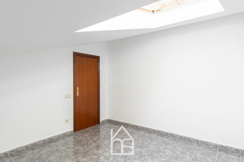 Foto d27af7ad-ec04-475d-b66a-f0695b5aeb7c. Casa adossada amb calefacció aparcament a Centre Cornellà de Llobregat