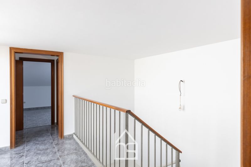 Foto e54f7e27-6a03-4e39-b24d-b09d9595abc0. Casa adossada amb calefacció aparcament a Centre Cornellà de Llobregat