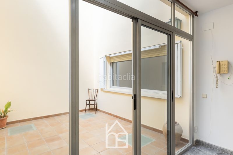 Foto f52bd01d-8a95-42ac-a05f-853c971a2bc7. Casa adossada amb calefacció aparcament a Centre Cornellà de Llobregat
