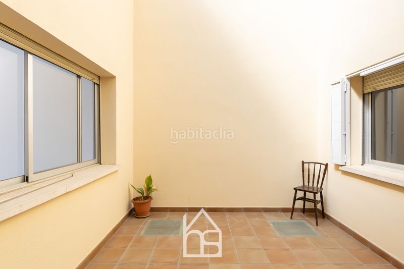 Foto f6273fd2-6cfe-4065-9d2d-55c62924dea5. Casa adossada amb calefacció aparcament a Centre Cornellà de Llobregat