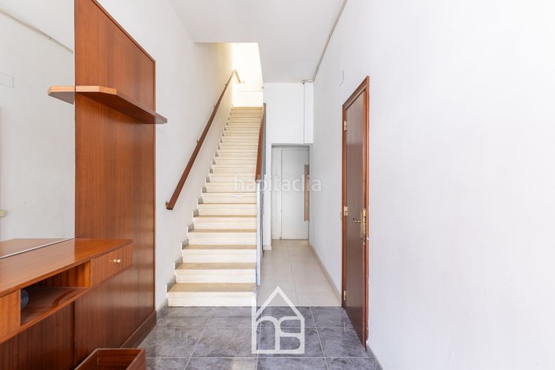 Foto f7ab9d52-ee1c-4ff8-bb44-99026e252fc9. Casa adossada amb calefacció aparcament a Centre Cornellà de Llobregat
