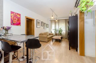 Etagenwohnung  Carrer de joaquim rubió i ors. 4 dormitorios, 1 baño - ascensor