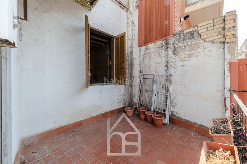 Foto 3060bfab-b40a-481c-bfdb-0b33bd1f3358. Casa adossada amb calefacció aparcament a Riera Cornellà de Llobregat