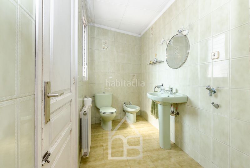 Foto 62fa22a9-e59d-47a4-906d-2fbab4760fe1. Casa adossada amb calefacció aparcament a Riera Cornellà de Llobregat